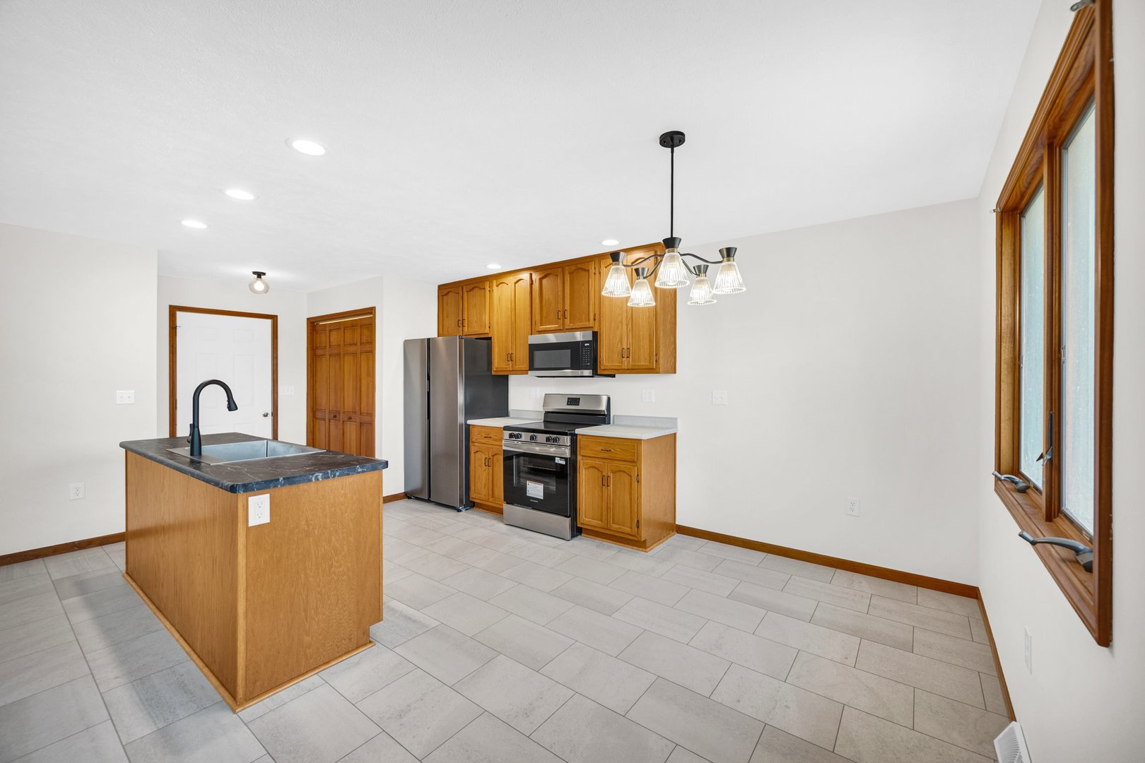 109 E Lake Court B Property Photo 9