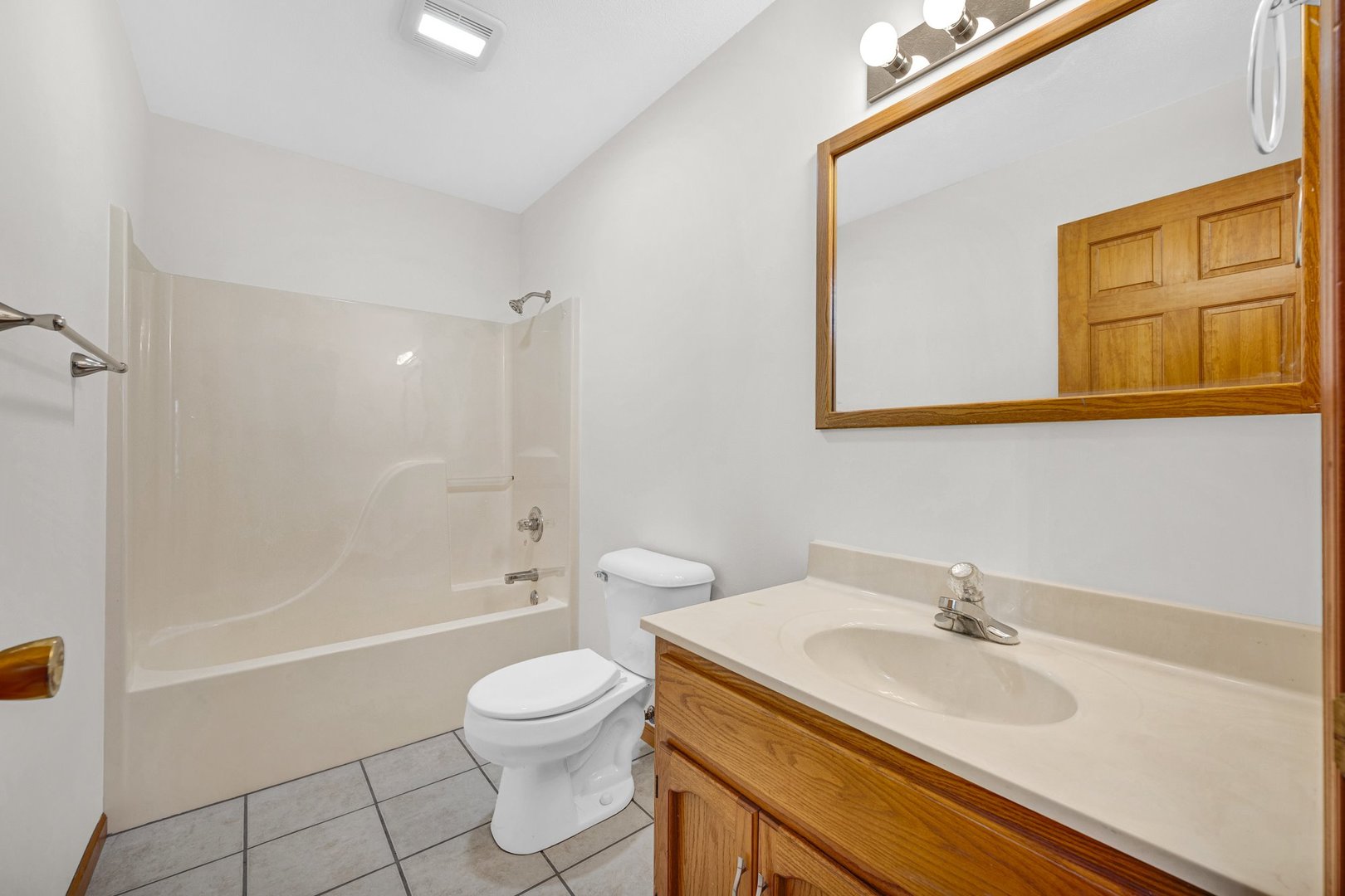 109 E Lake Court B Property Photo 19