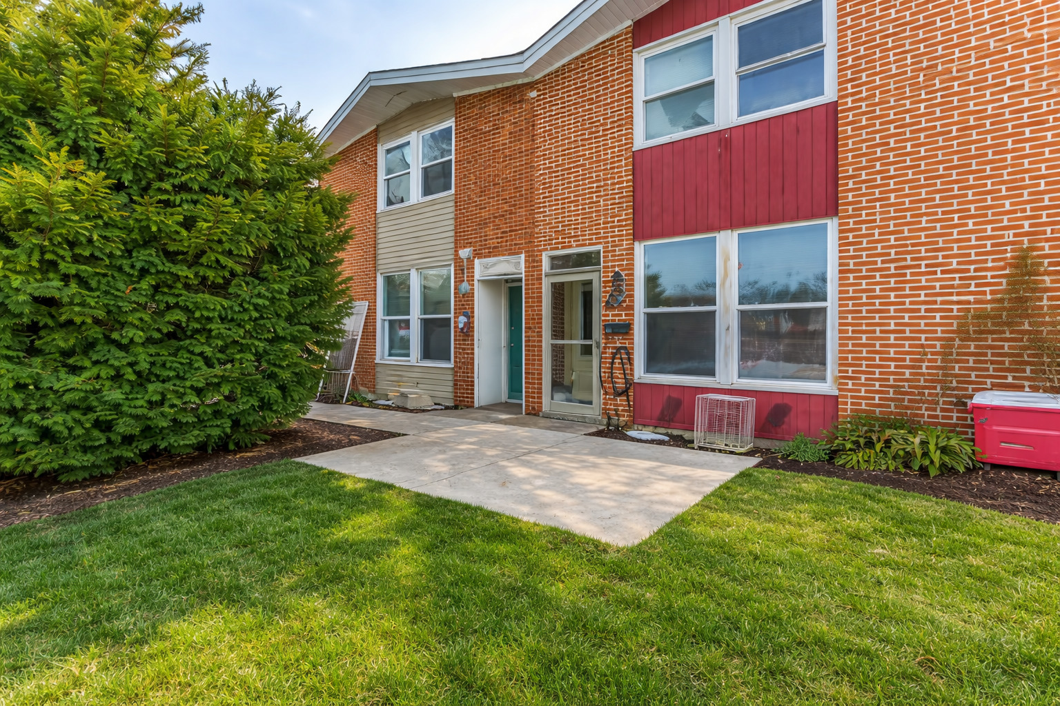 1370 Fargo Avenue E Property Photo 1