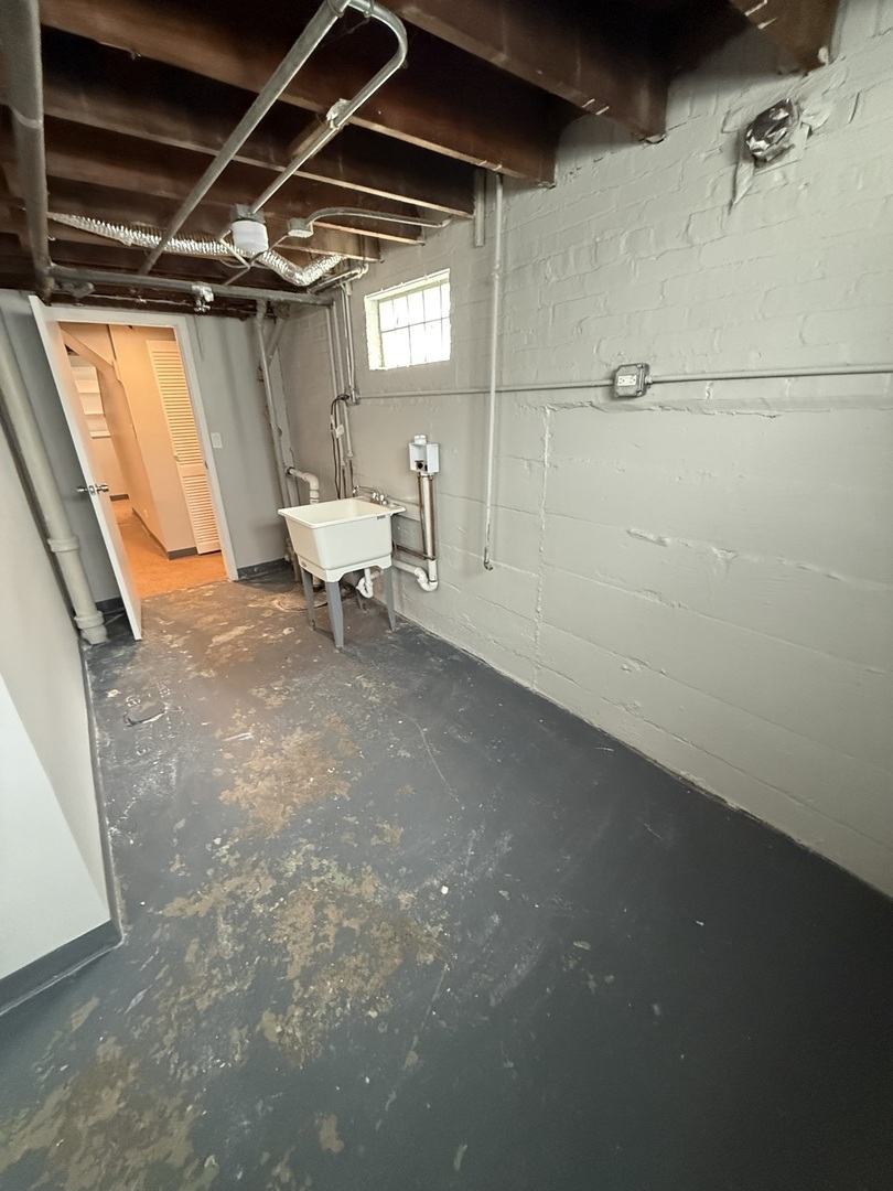 7952 S Trumbull Avenue Property Photo 10