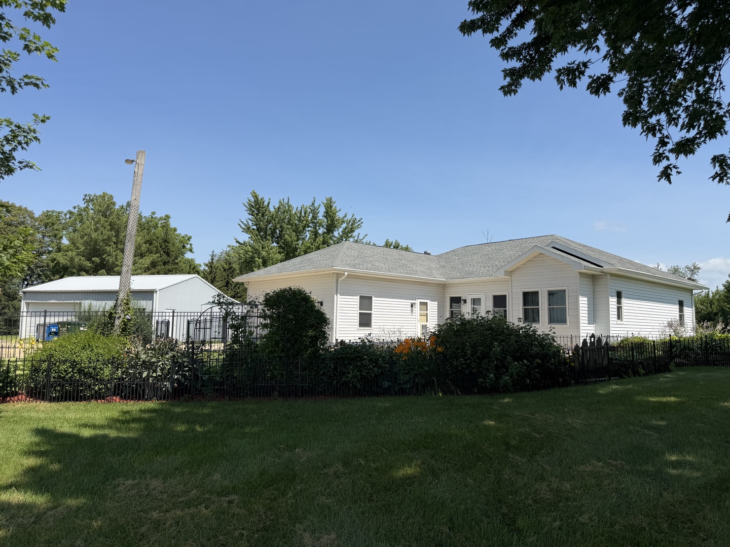 18760 Hillside Road Property Photo 1