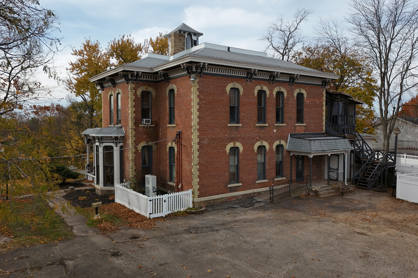 402 W Lincolnway Road Property Photo 4