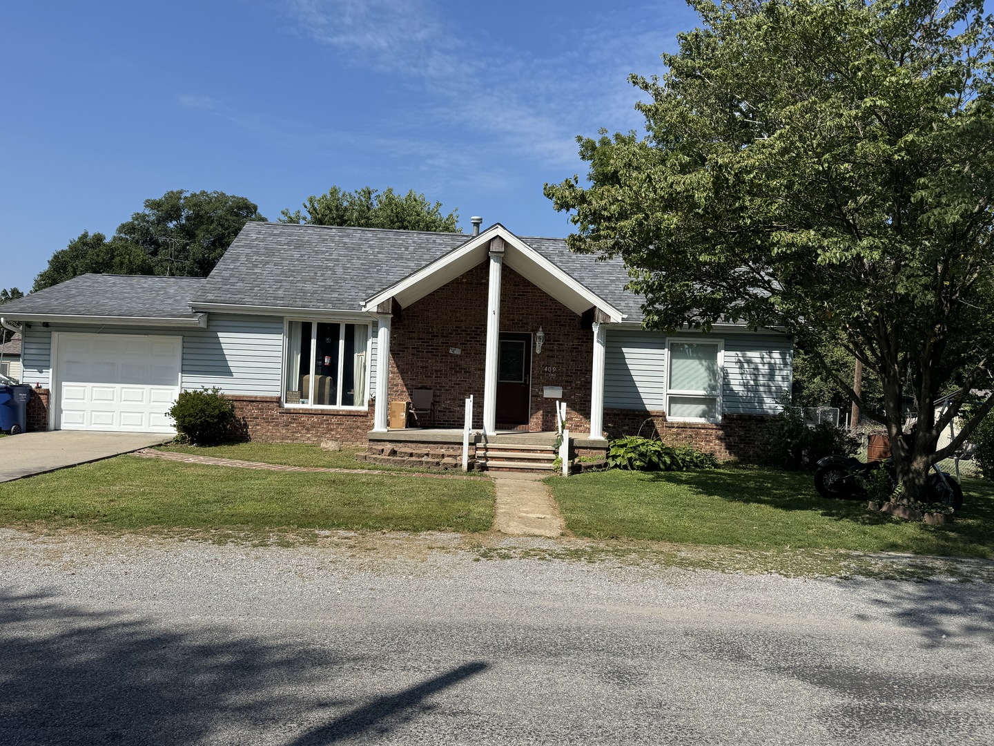 409 S Parkhill Street Property Photo 2