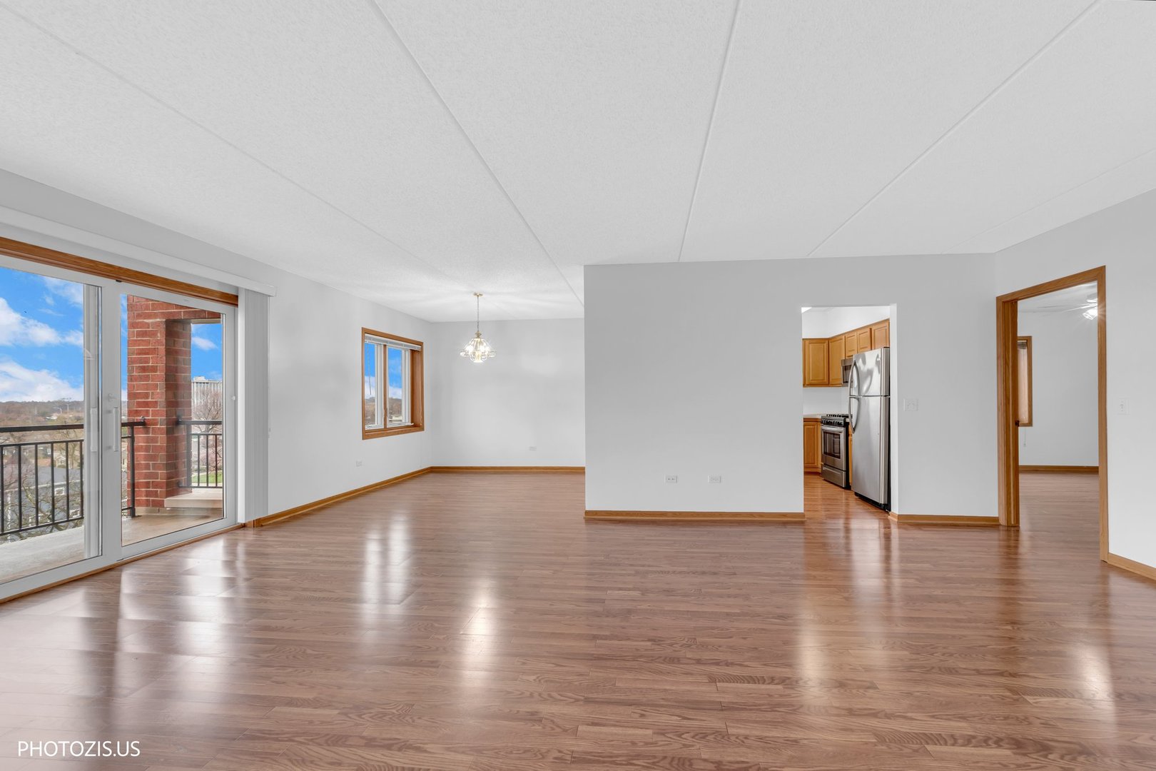 5555 N Cumberland Avenue 711 Property Photo 4