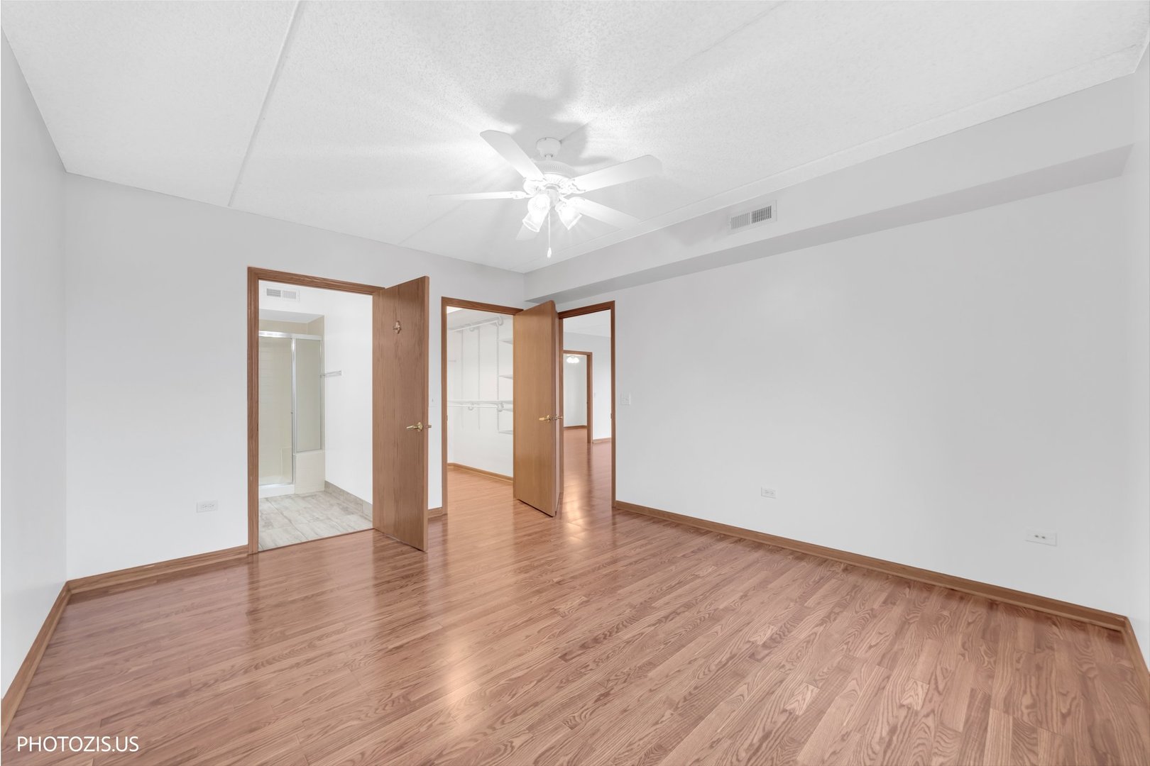 5555 N Cumberland Avenue 711 Property Photo 12