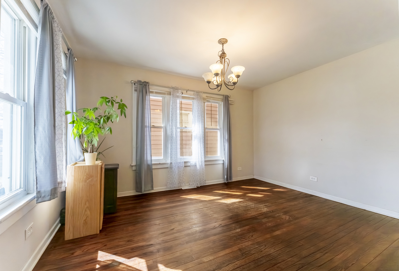 4720 Lincoln Avenue Property Photo 8
