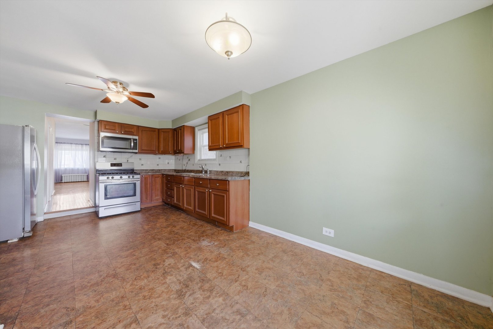 2836 S Union Avenue Property Photo 6