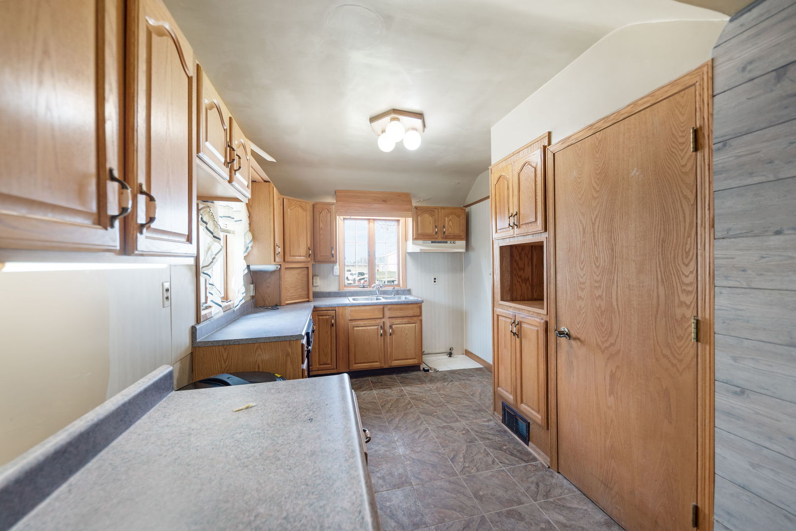 105 Seiler Street Property Photo 8