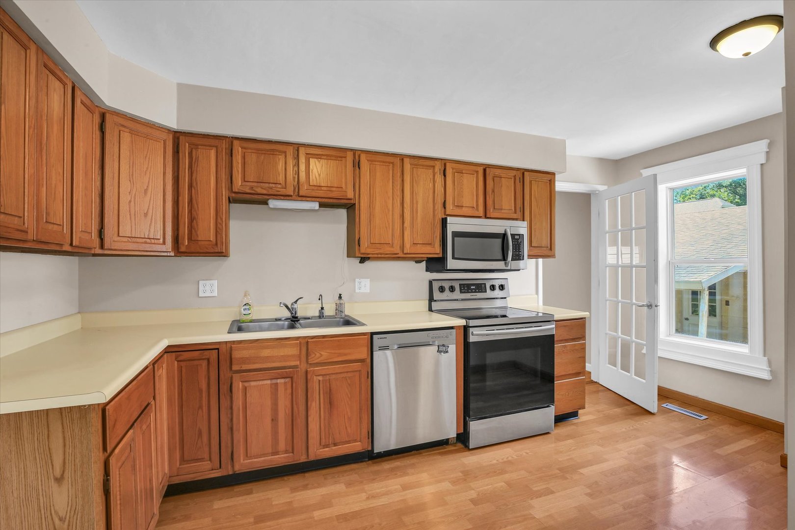 464 S Independence Street Property Photo 11