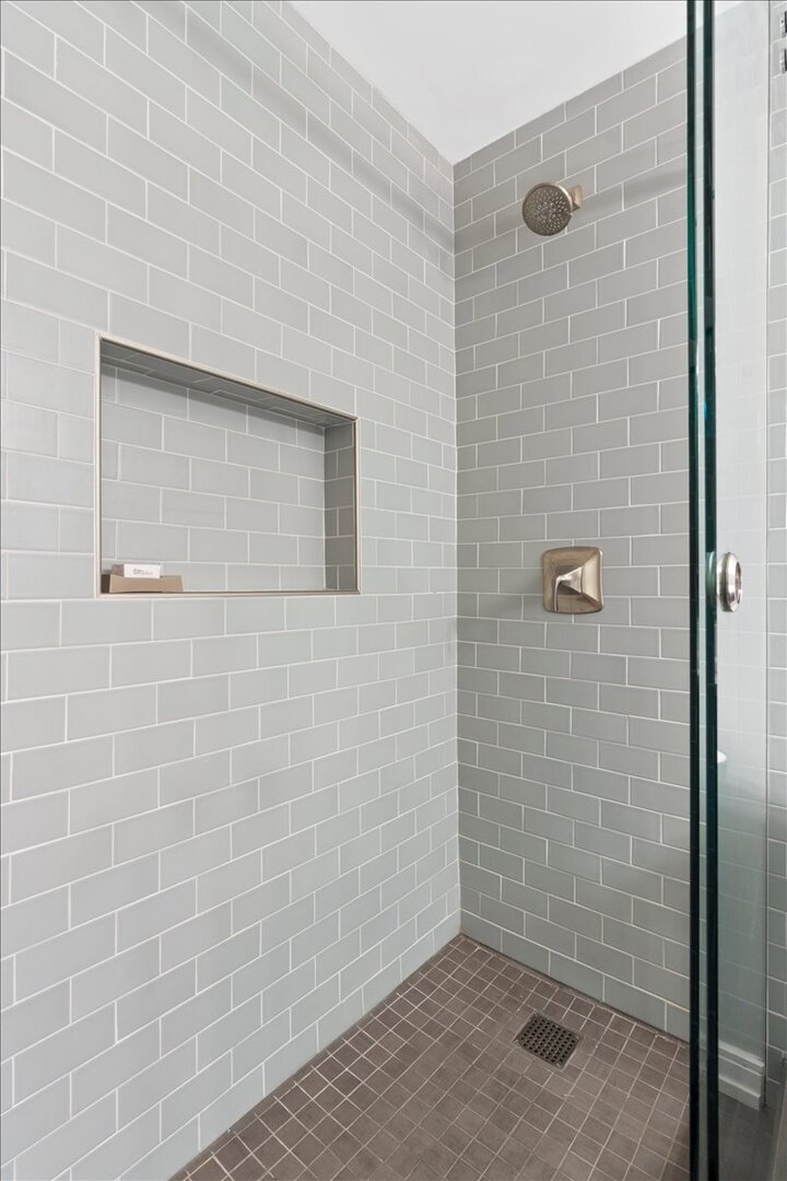 480 N Mcclurg Court 1013 Property Photo 16