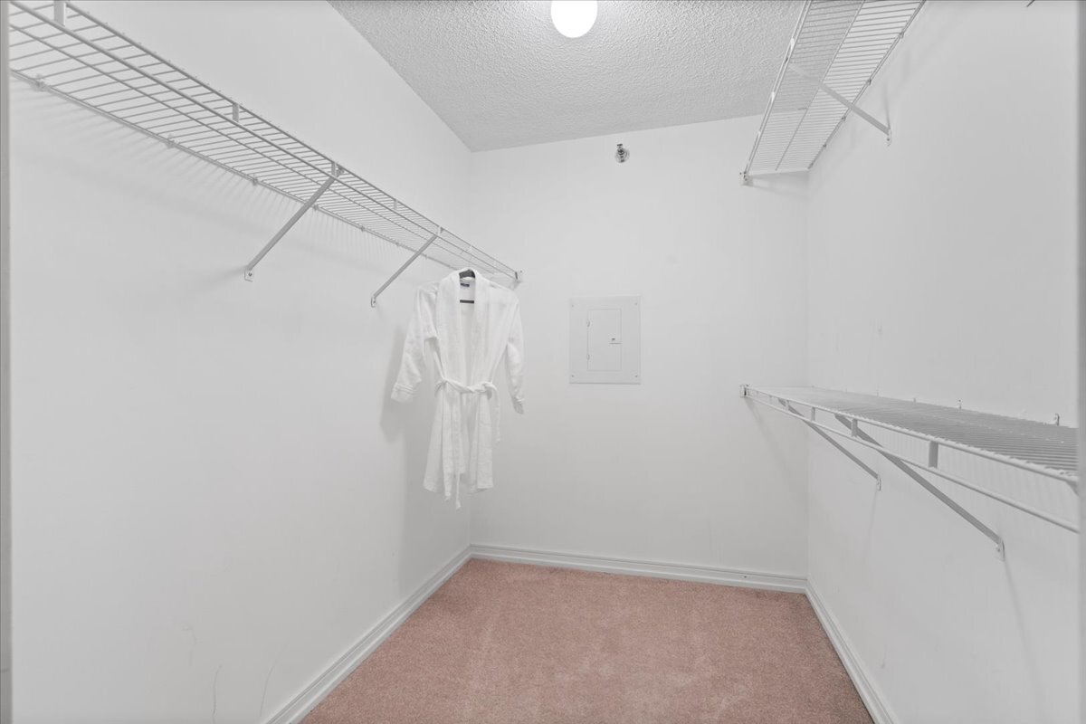 480 N Mcclurg Court 1013 Property Photo 19