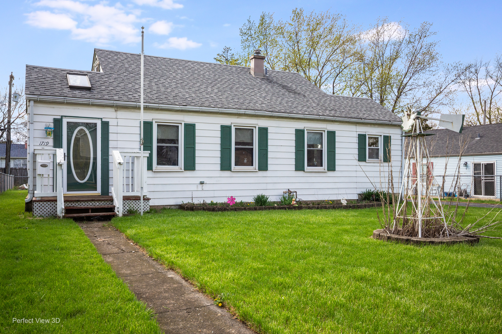 1719 Kelly Avenue Property Photo 1