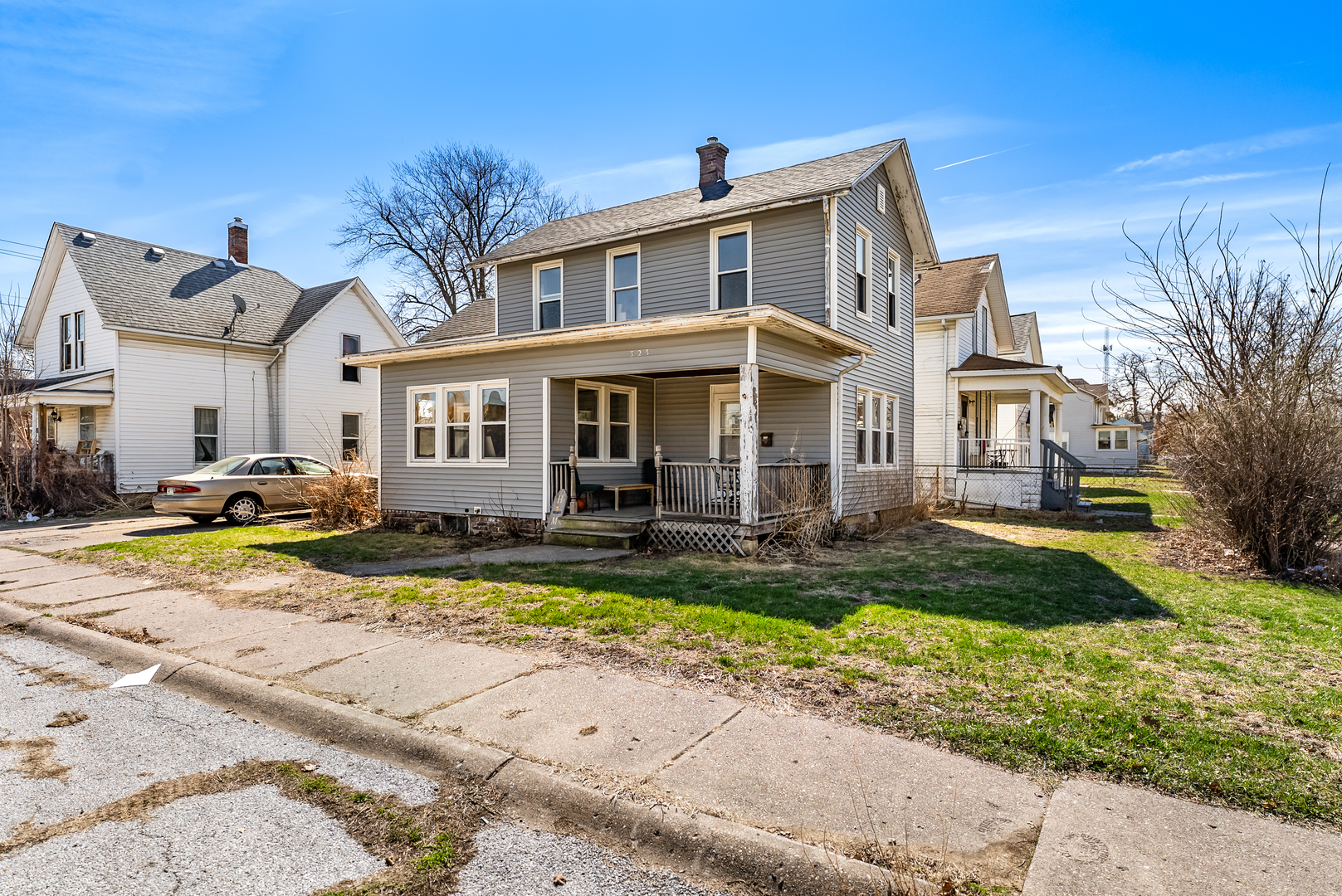 323 W 16th Street Property Photo 1