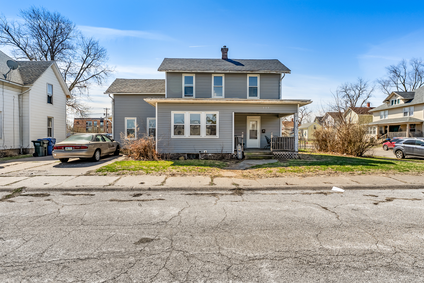 323 W 16th Street Property Photo 2