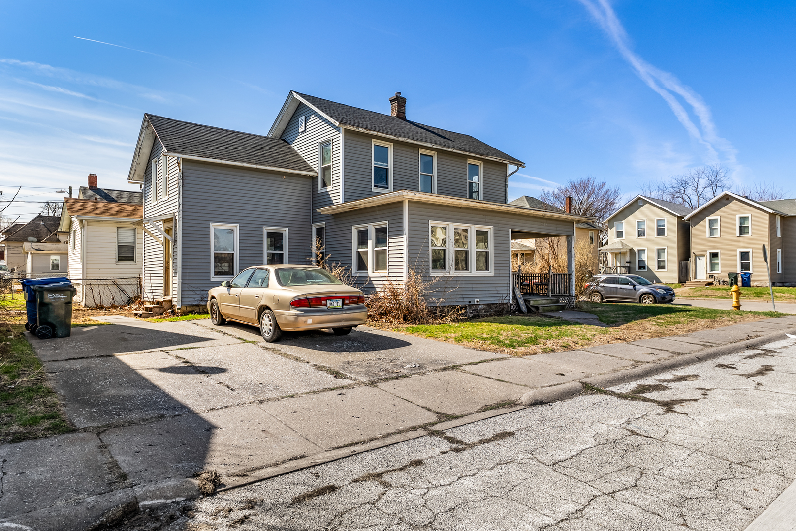 323 W 16th Street Property Photo 4