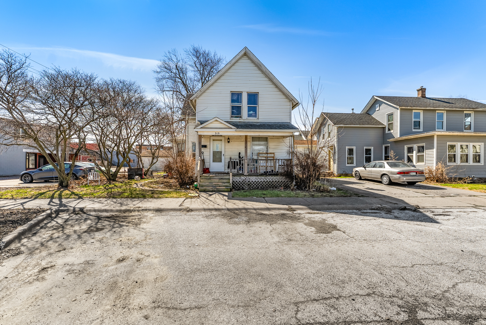 323 W 16th Street Property Photo 7