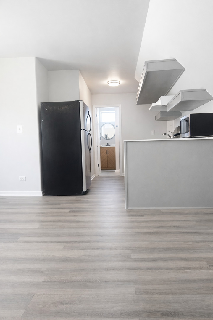 1249 S Kolin Avenue 2 Property Photo 6