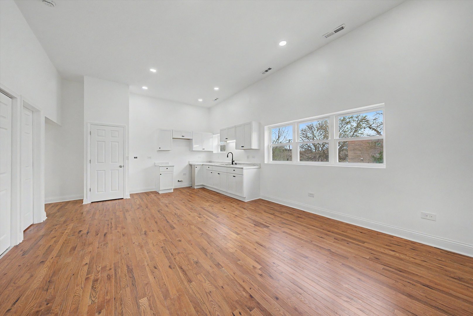 7600 S Marquette Avenue 1 Property Photo 3