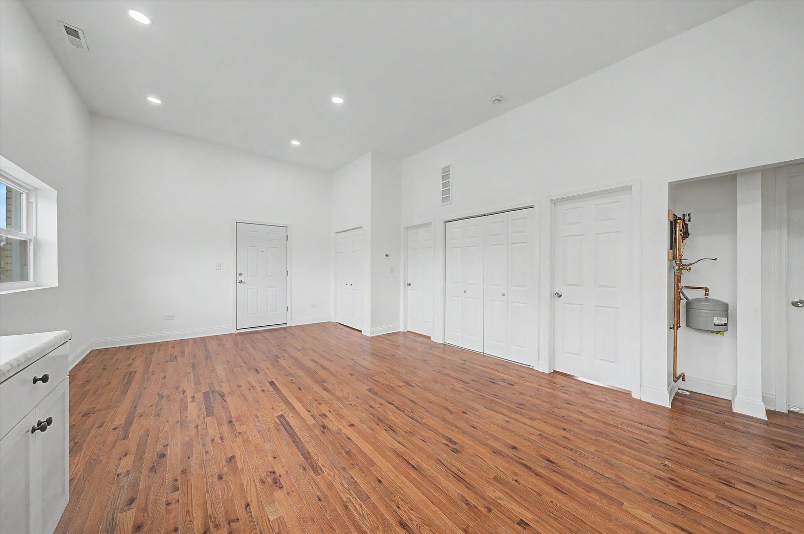 7600 S Marquette Avenue 1 Property Photo 4