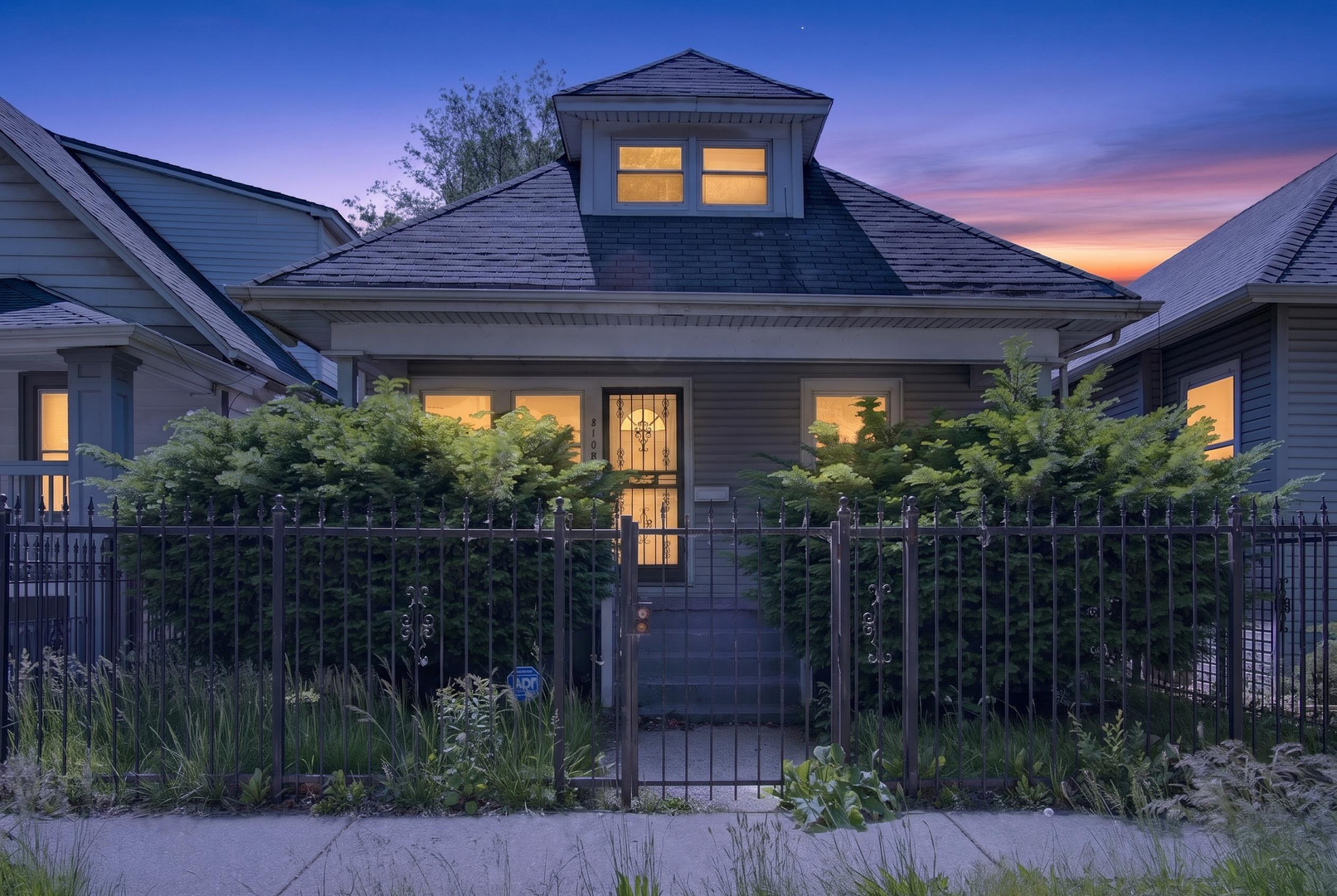 8106 S Burnham Avenue Property Photo 1