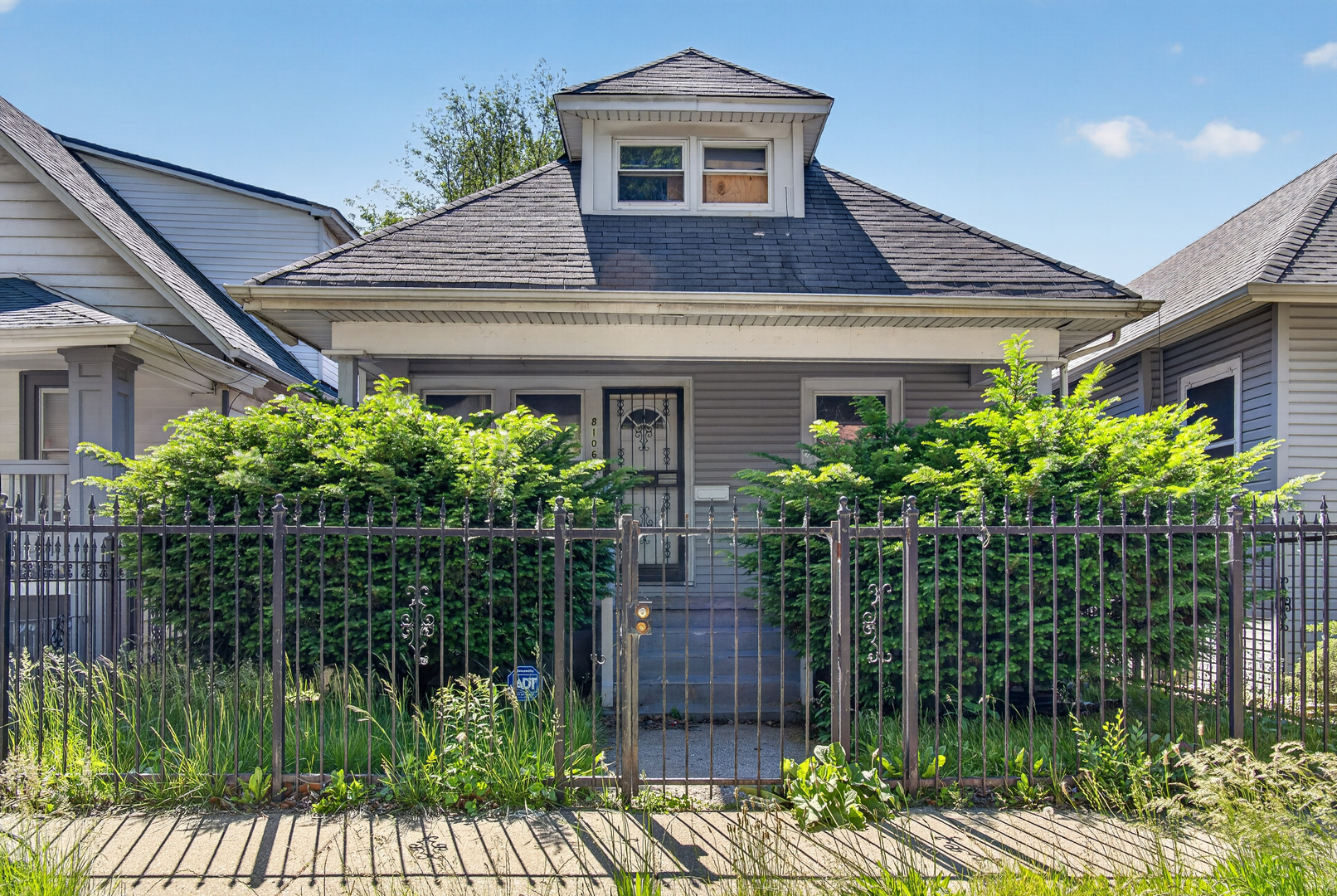 8106 S Burnham Avenue Property Photo 2