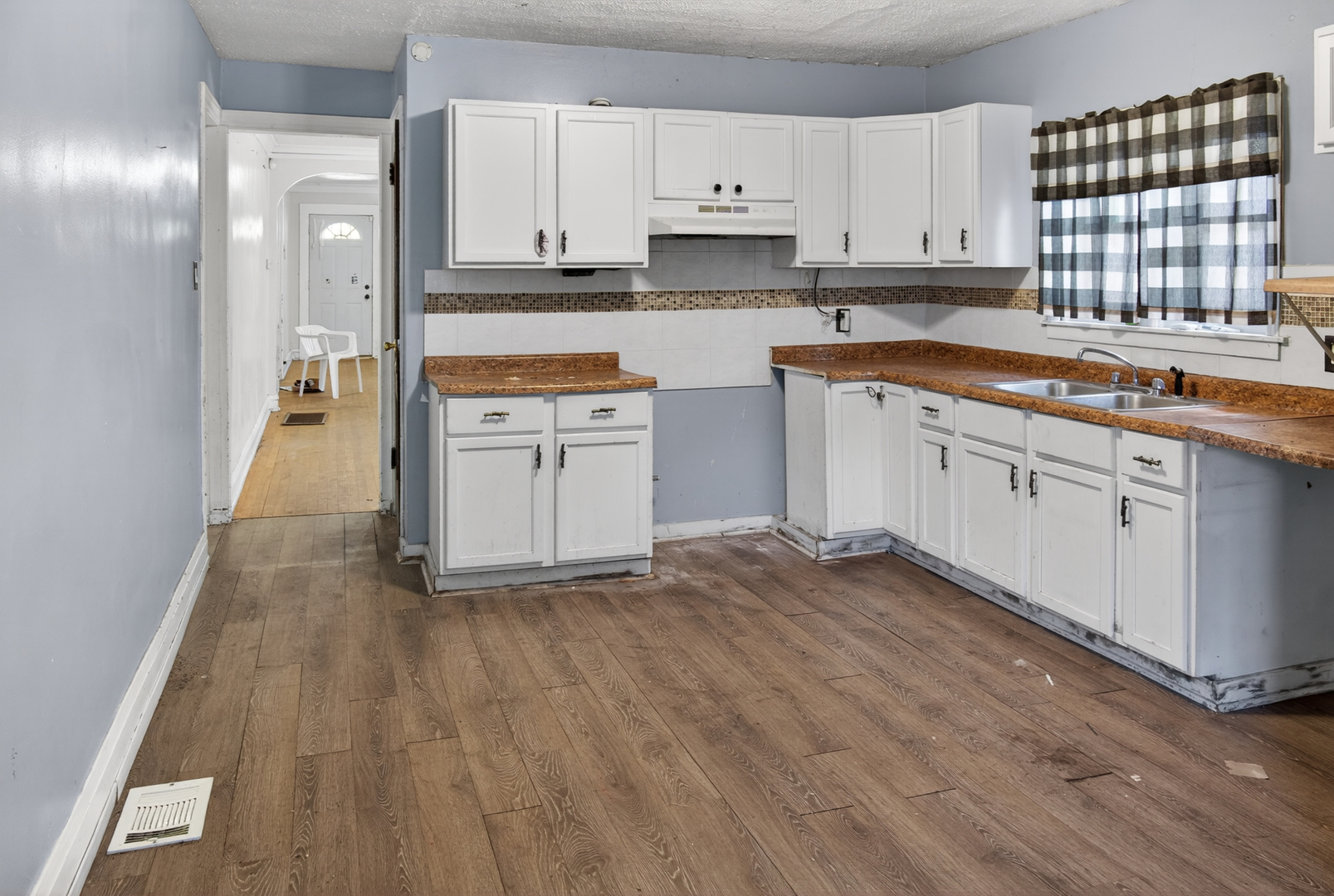 8106 S Burnham Avenue Property Photo 9