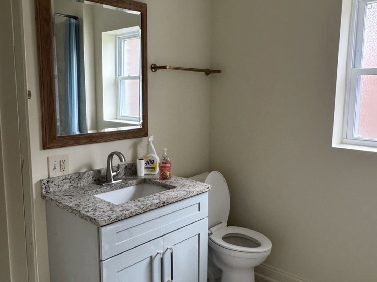 6728 S Langley Avenue Property Photo 11