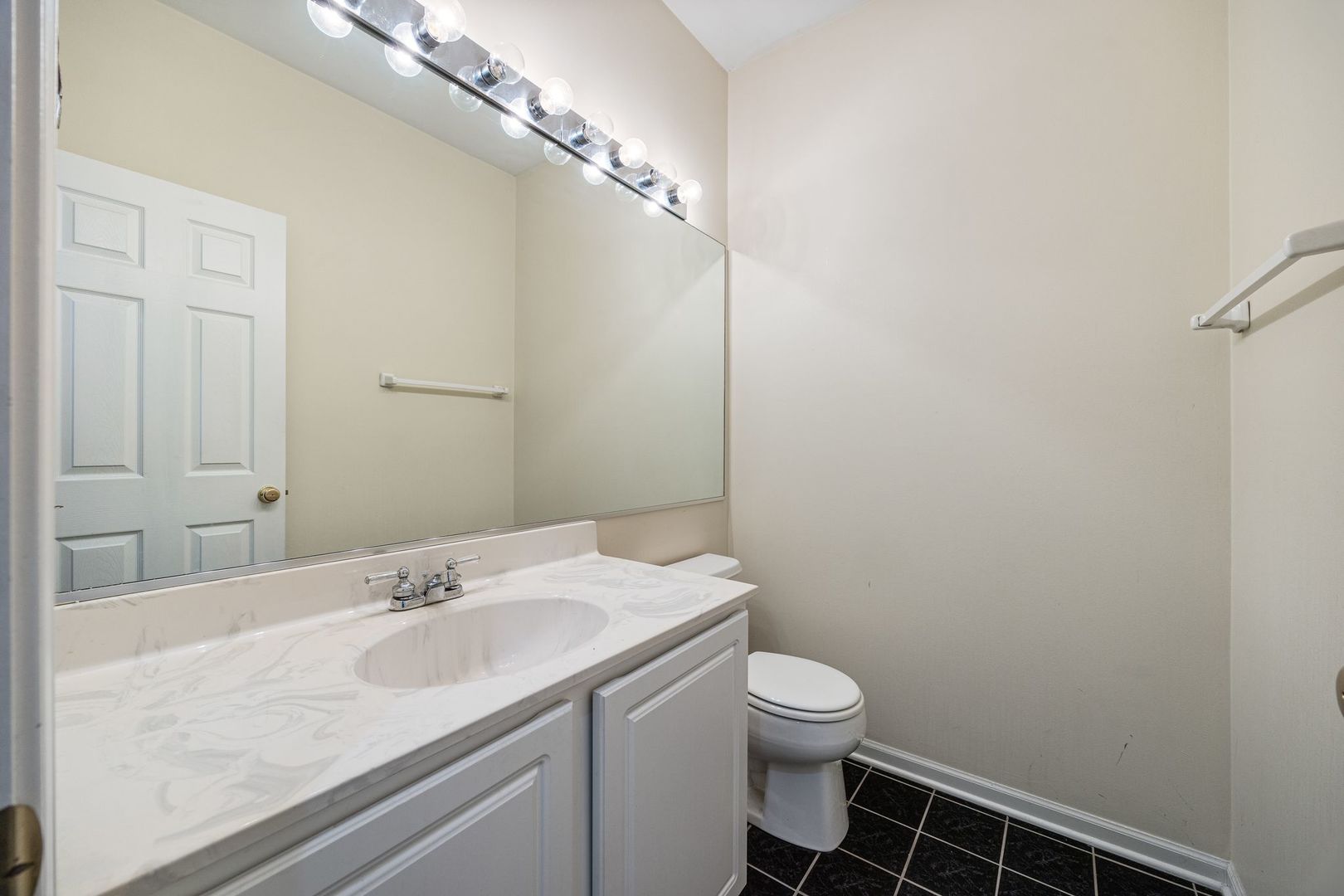 2556 Camberley Circle 2-813 Property Photo 14