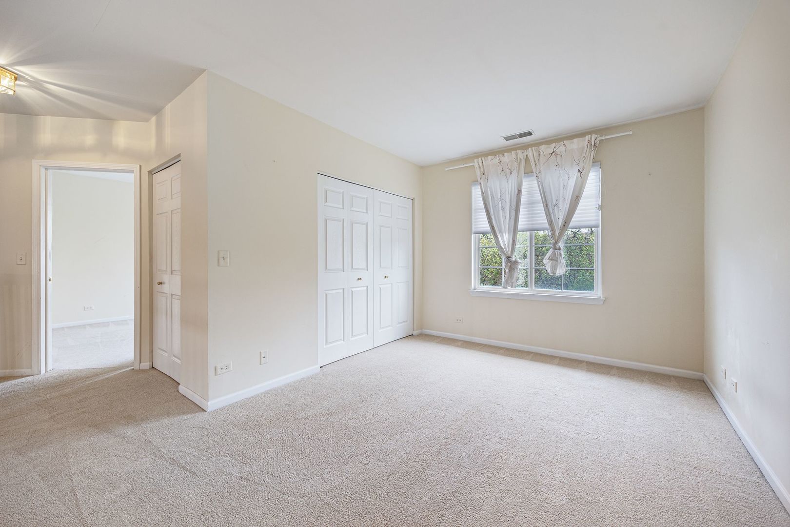 2556 Camberley Circle 2-813 Property Photo 20
