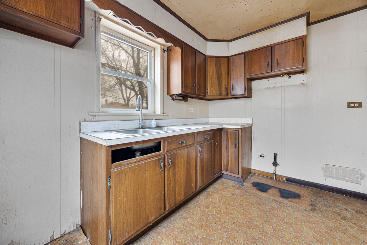 319 49th Avenue Property Photo 10