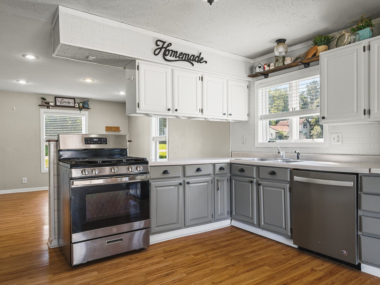312 N Stanton Street Property Photo 14