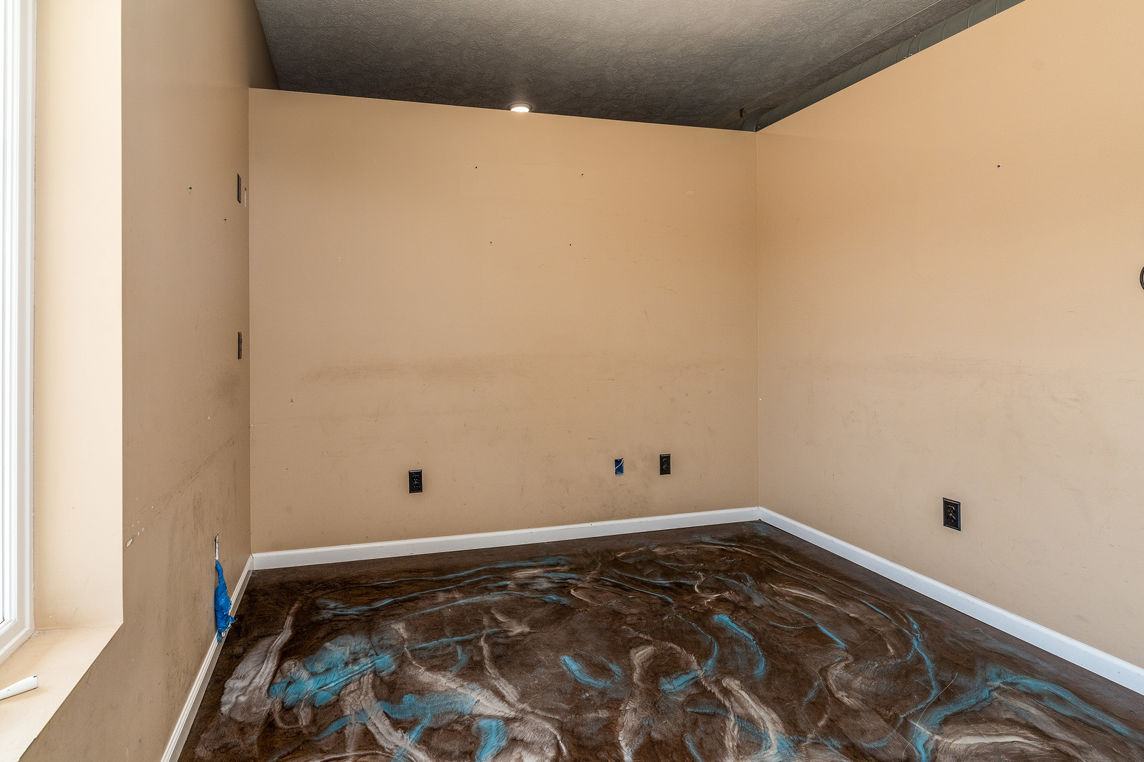 109 W Poplar Street Property Photo 22