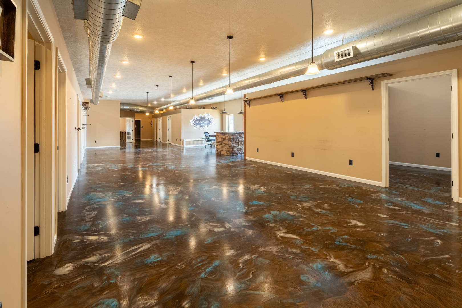 109 W Poplar Street Property Photo 16