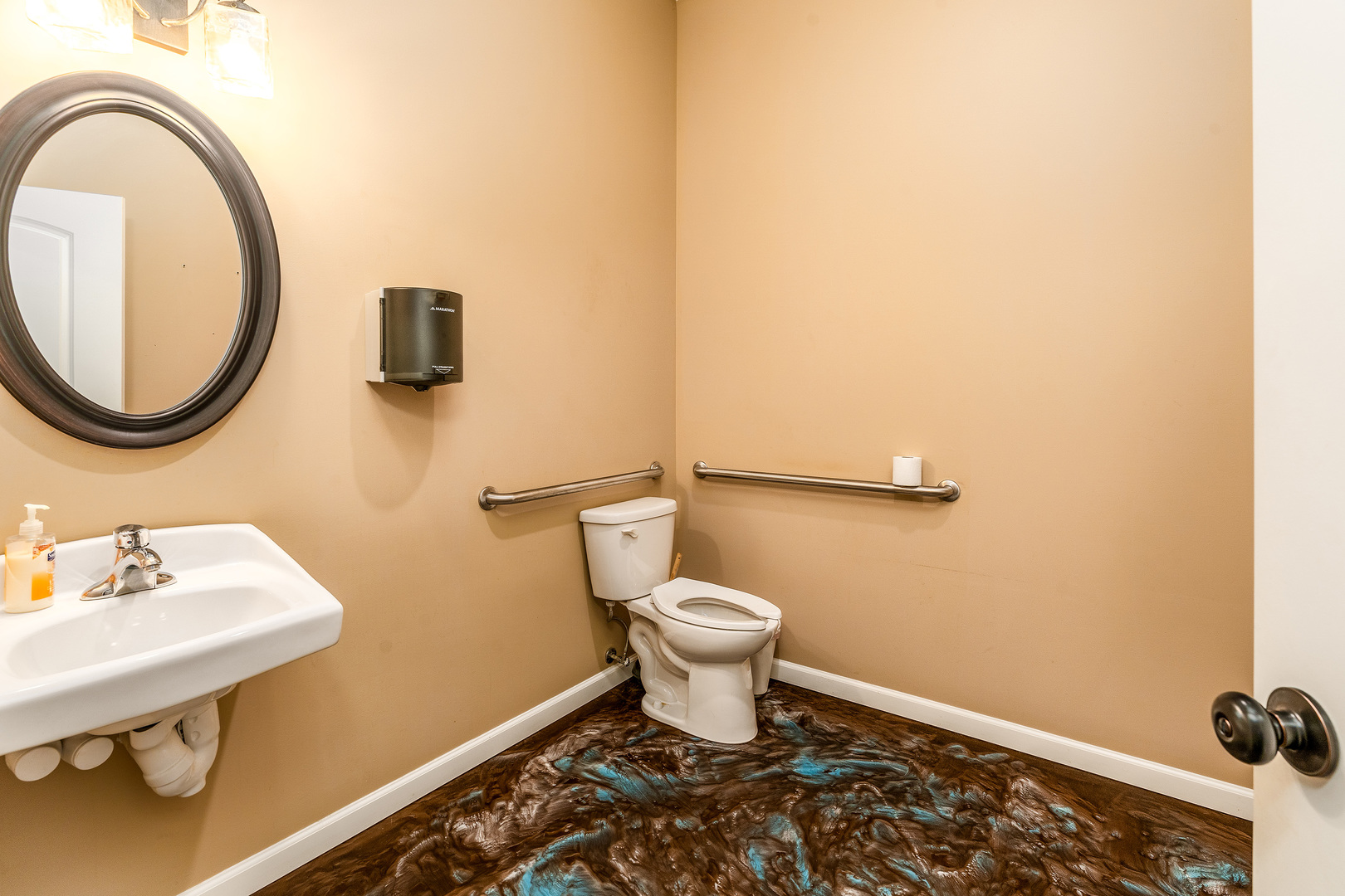 109 W Poplar Street Property Photo 23