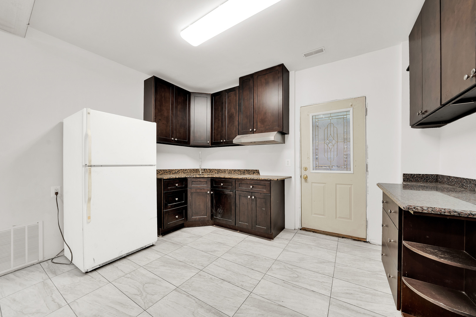 2518 S Claremont Avenue Property Photo 9