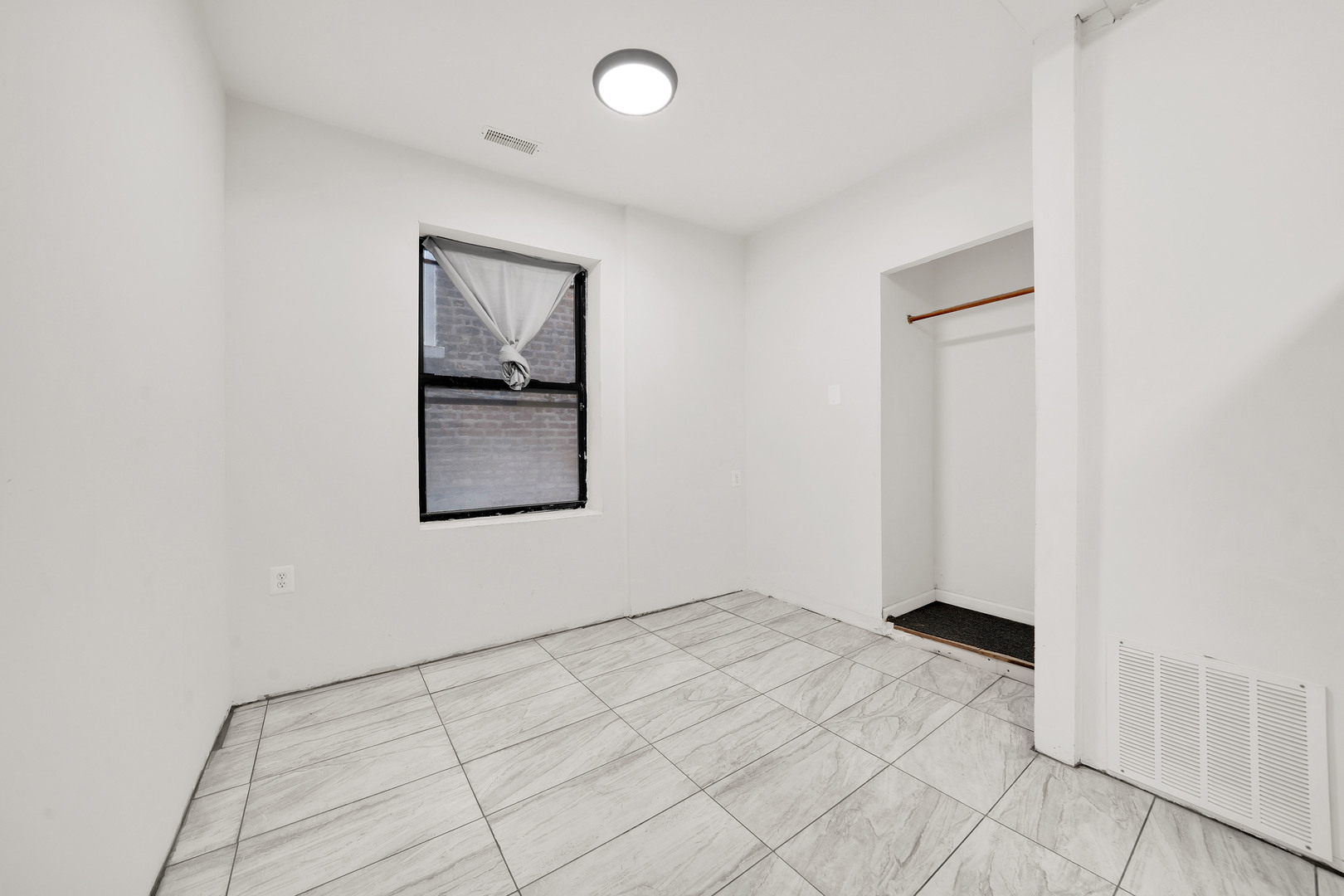 2518 S Claremont Avenue Property Photo 10