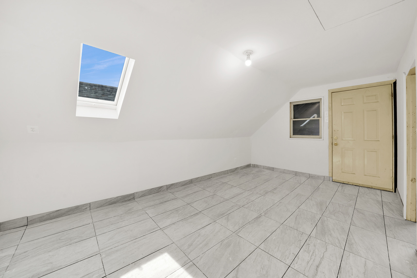 2518 S Claremont Avenue Property Photo 13