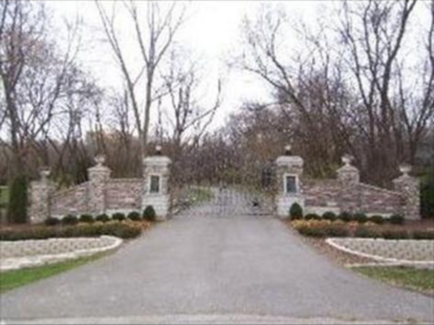 7001 Foxfire Drive Property Photo 4