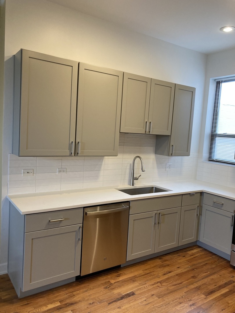 4041 S Calumet Avenue Property Photo 6