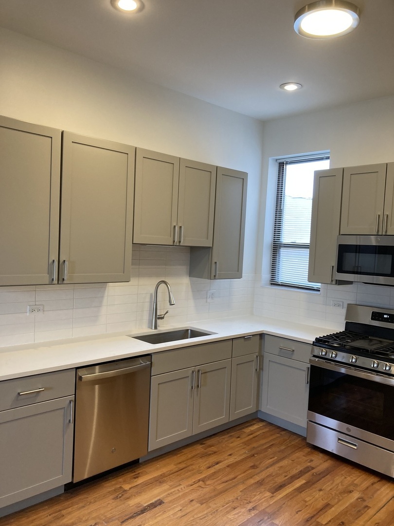 4041 S Calumet Avenue Property Photo 8