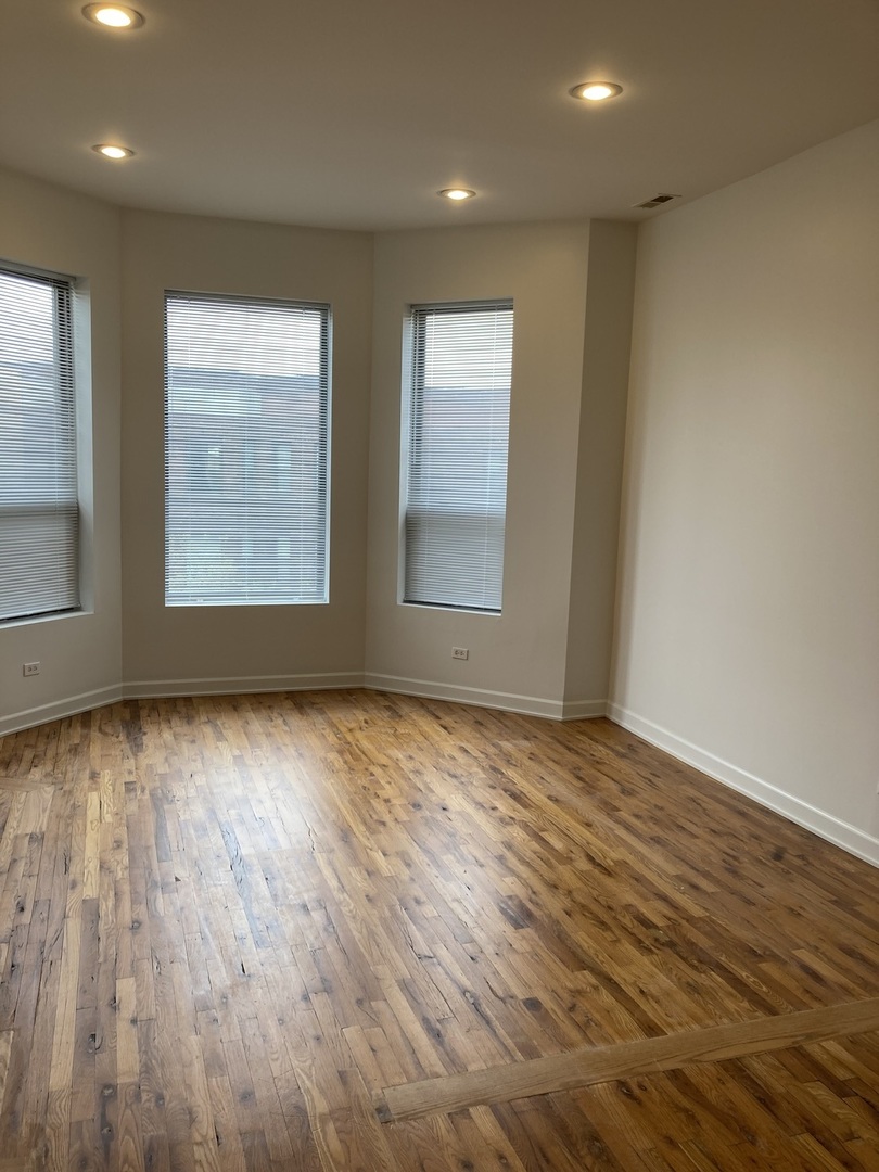 4041 S Calumet Avenue Property Photo 11