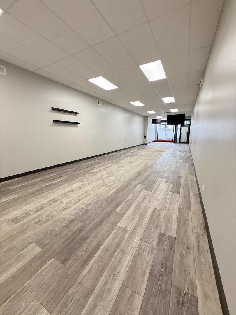7051 N Clark Street Property Photo 4