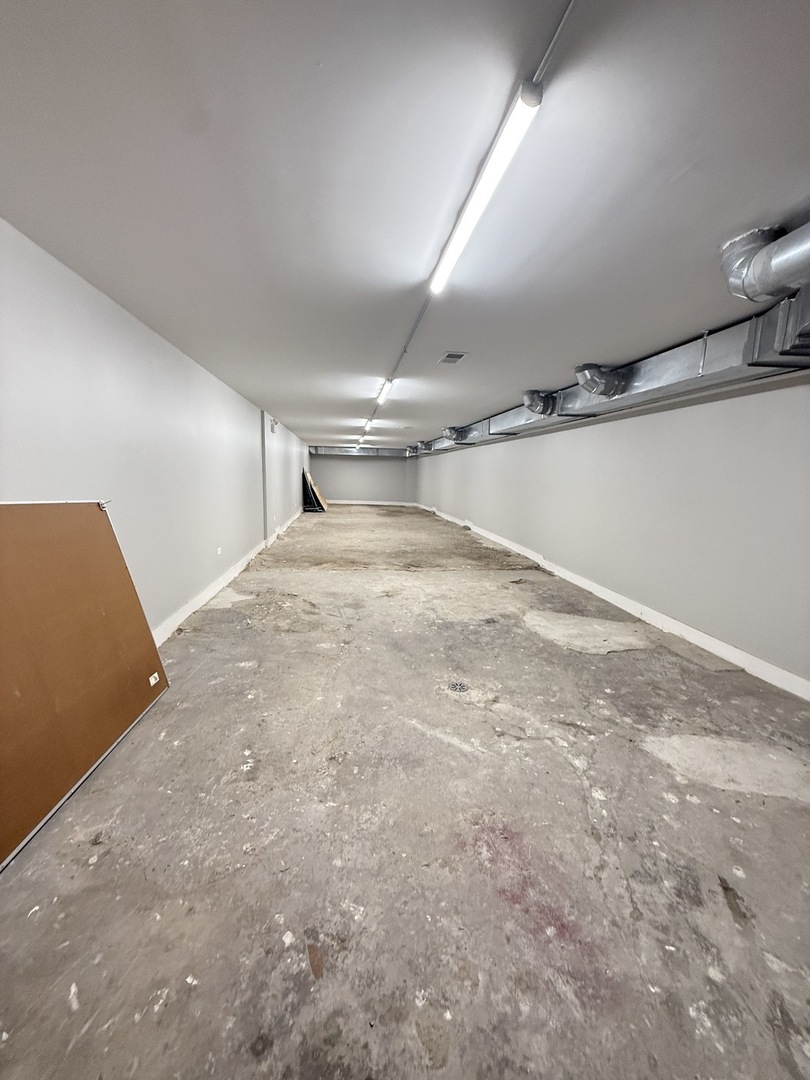 7051 N Clark Street Property Photo 10