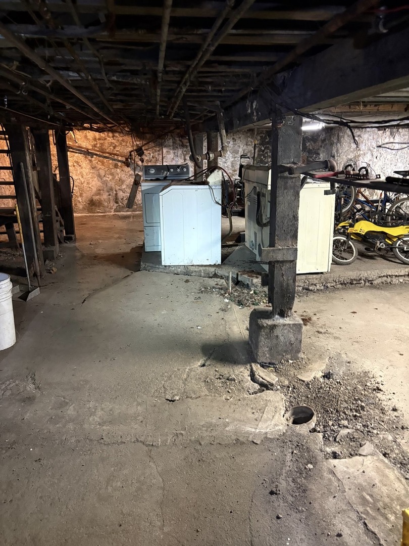 2924 W Diversey Avenue Property Photo 5