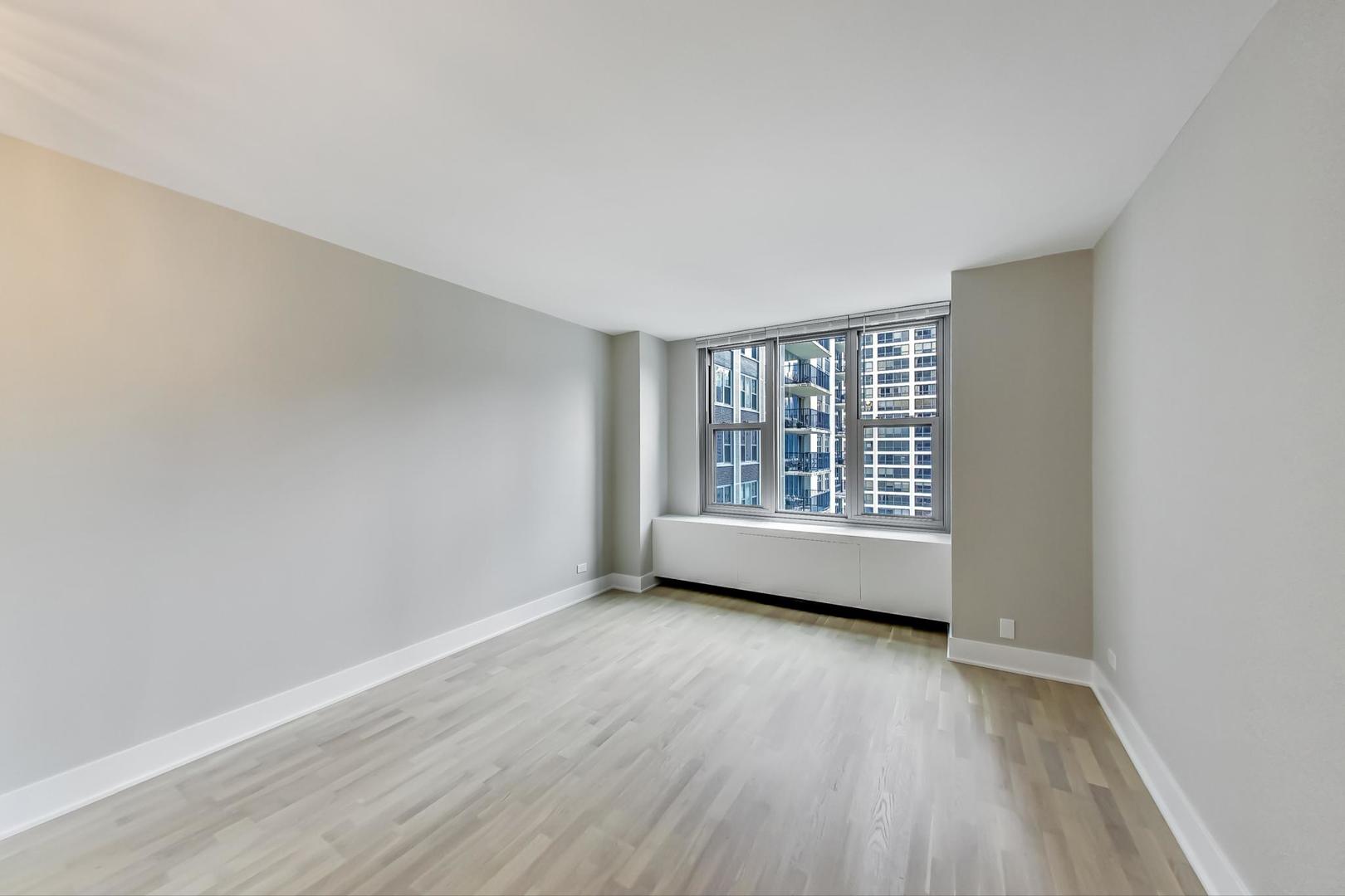 400 E Randolph Street 2624 Property Photo 9
