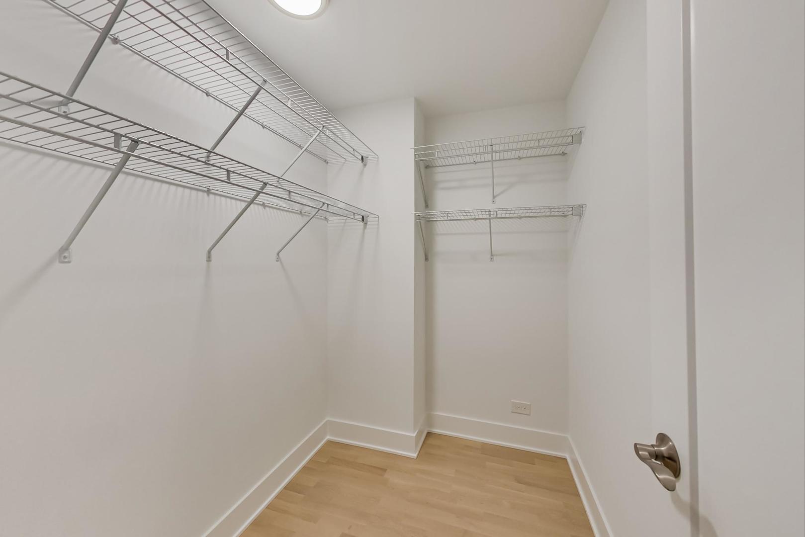 400 E Randolph Street 2624 Property Photo 14