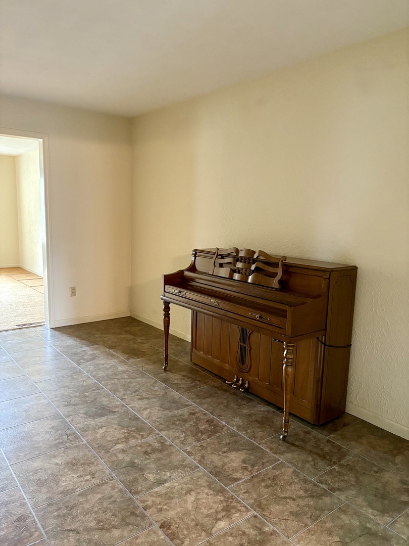 605 Oakdale Drive Property Photo 11