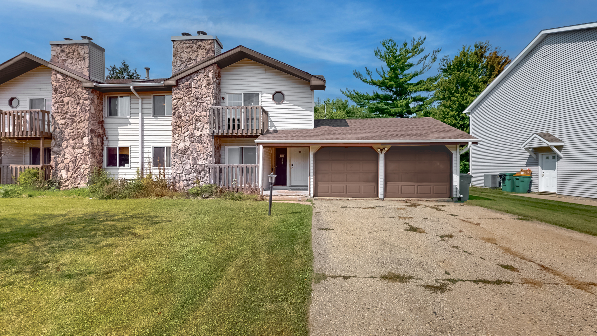1545 W Stonehenge Drive Property Photo 2
