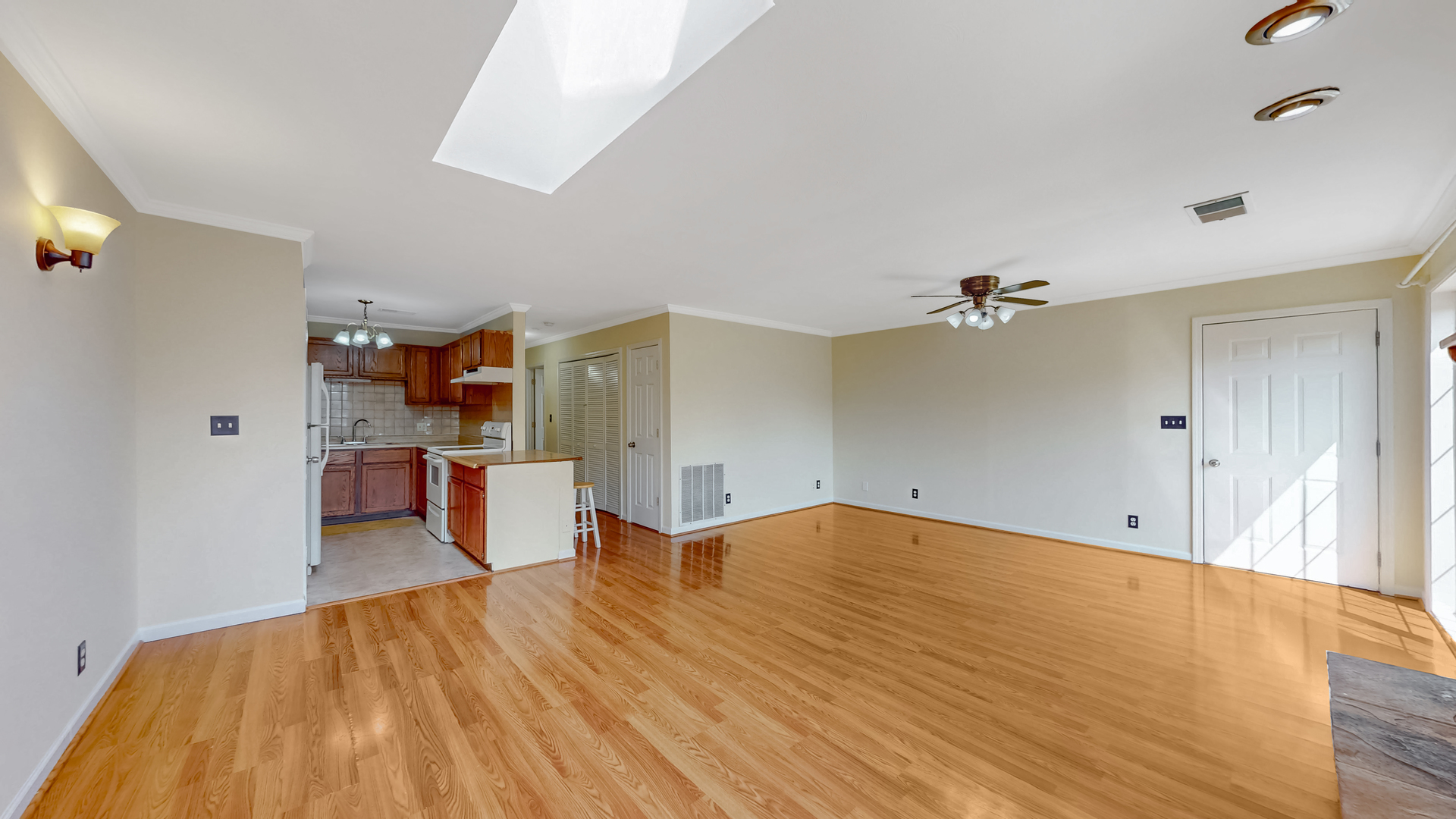 1545 W Stonehenge Drive Property Photo 5