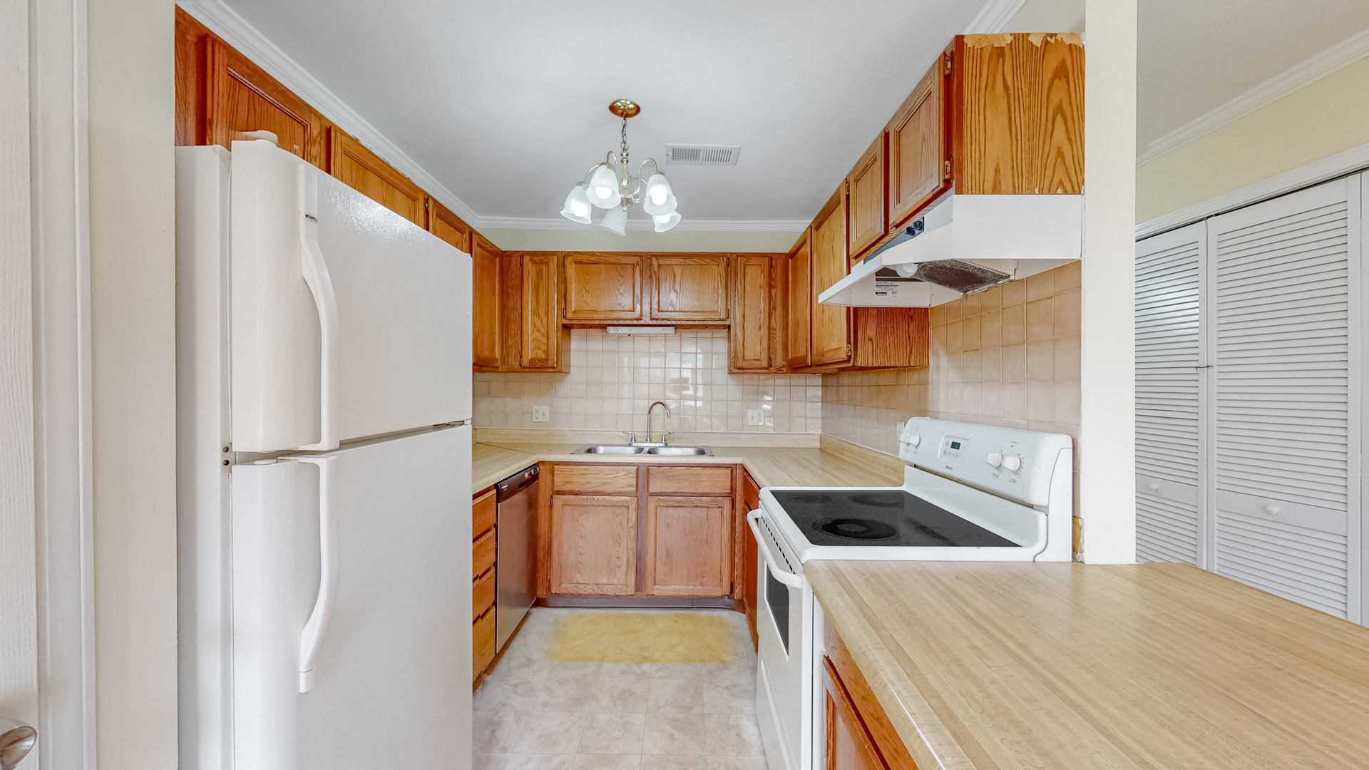 1545 W Stonehenge Drive Property Photo 7